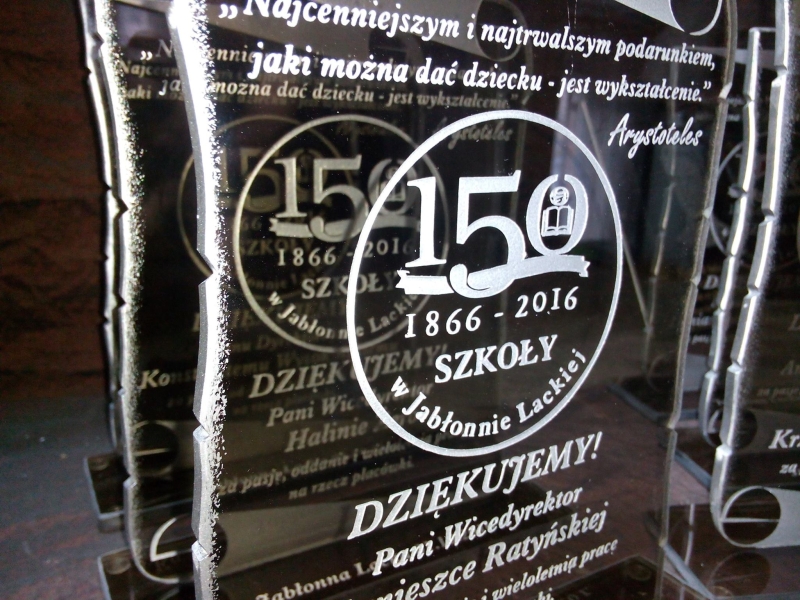 statuetki szkoła, podziękowania dla nauczyciela dla wychowawcy na koniec roku szkolnego