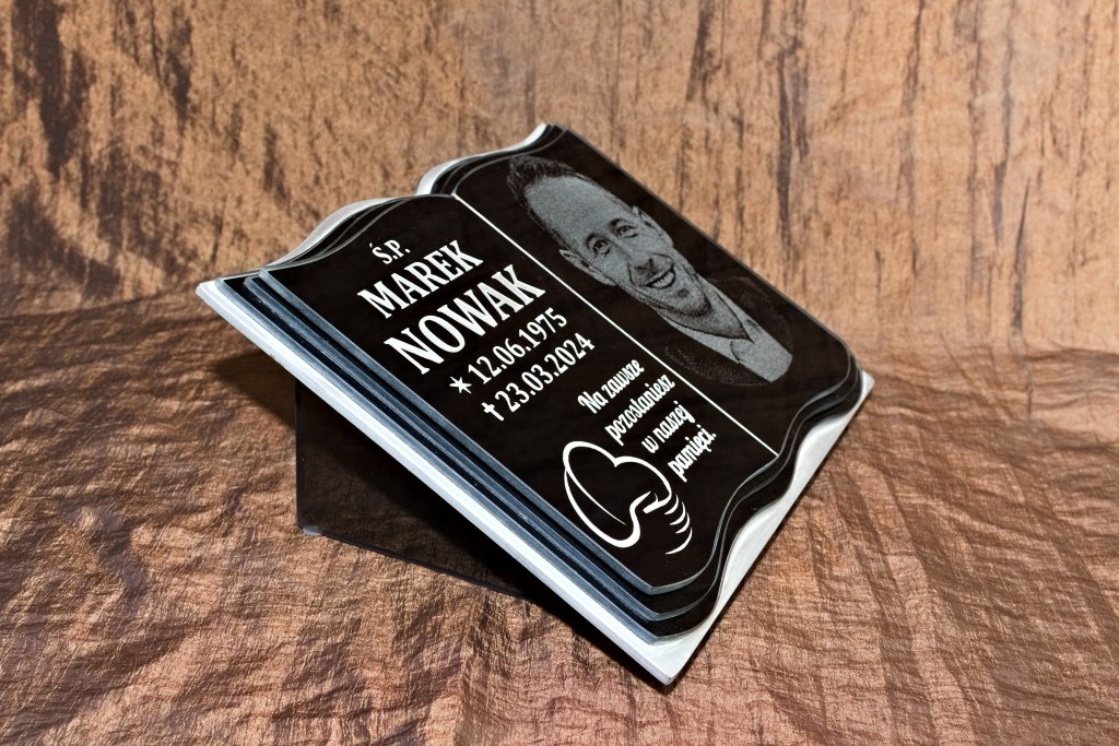 Grawerowana książka ze zdjęciem i dedykacją dla mamy, taty, babci, dziadka, dziadkow, na grób. Grawer własnego napisu 