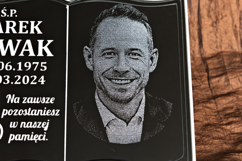 Grawerowana książka ze zdjęciem i dedykacją dla mamy, taty, babci, dziadka, dziadkow, na grób. Grawer własnego napisu 