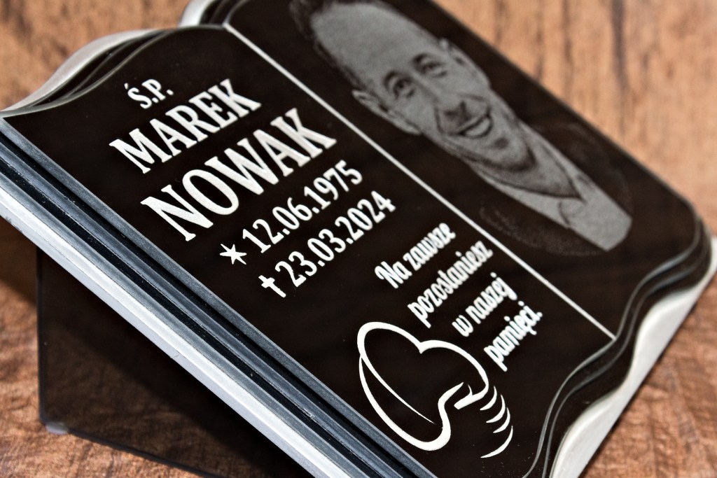 Grawerowana książka ze zdjęciem i dedykacją dla mamy, taty, babci, dziadka, dziadkow, na grób. Grawer własnego napisu 