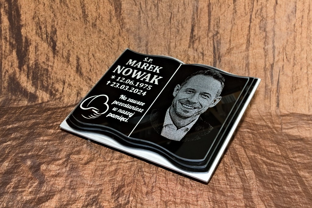 Grawerowana książka ze zdjęciem i dedykacją dla mamy, taty, babci, dziadka, dziadkow, na grób. Grawer własnego napisu 