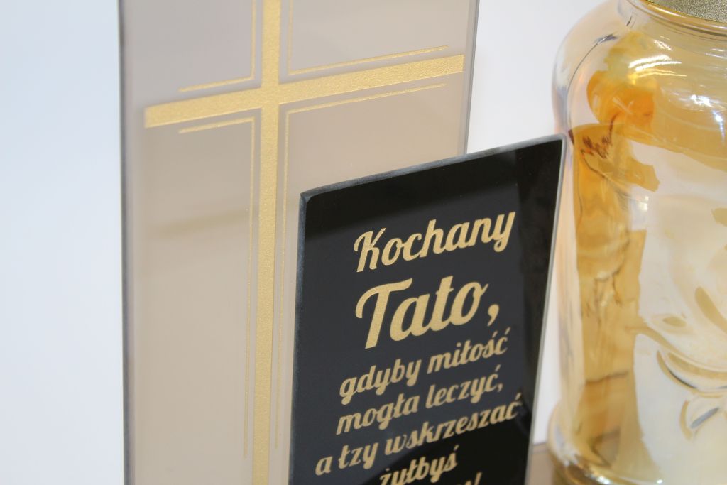 Grawerowany znicz z dedykacja dla mamy, taty, babci, dziadka, dziadkow, na grób. Znicze z własnym napisem 