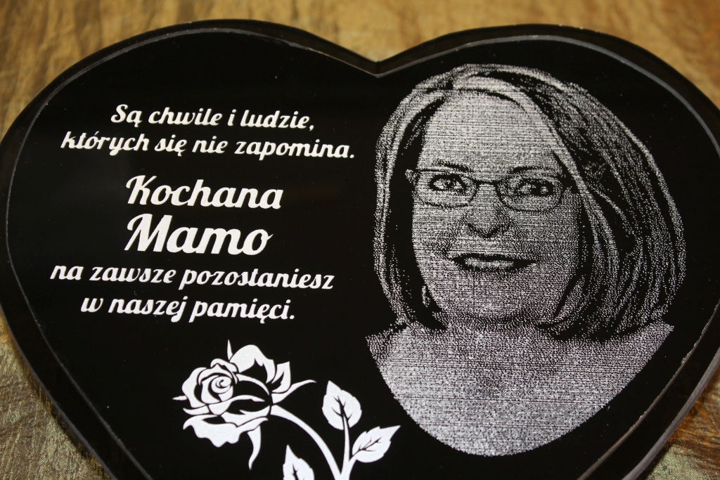 Grawerowane serce ze zdjęciem i dedykacją dla mamy, taty, babci, dziadka, dziadkow, na grób. Grawer własnego napisu 