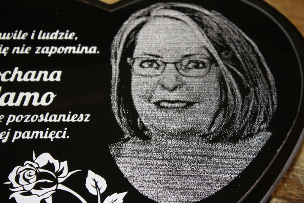 Grawerowane serce ze zdjęciem i dedykacją dla mamy, taty, babci, dziadka, dziadkow, na grób. Grawer własnego napisu 