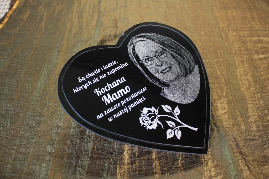 Grawerowane serce ze zdjęciem i dedykacją dla mamy, taty, babci, dziadka, dziadkow, na grób. Grawer własnego napisu 