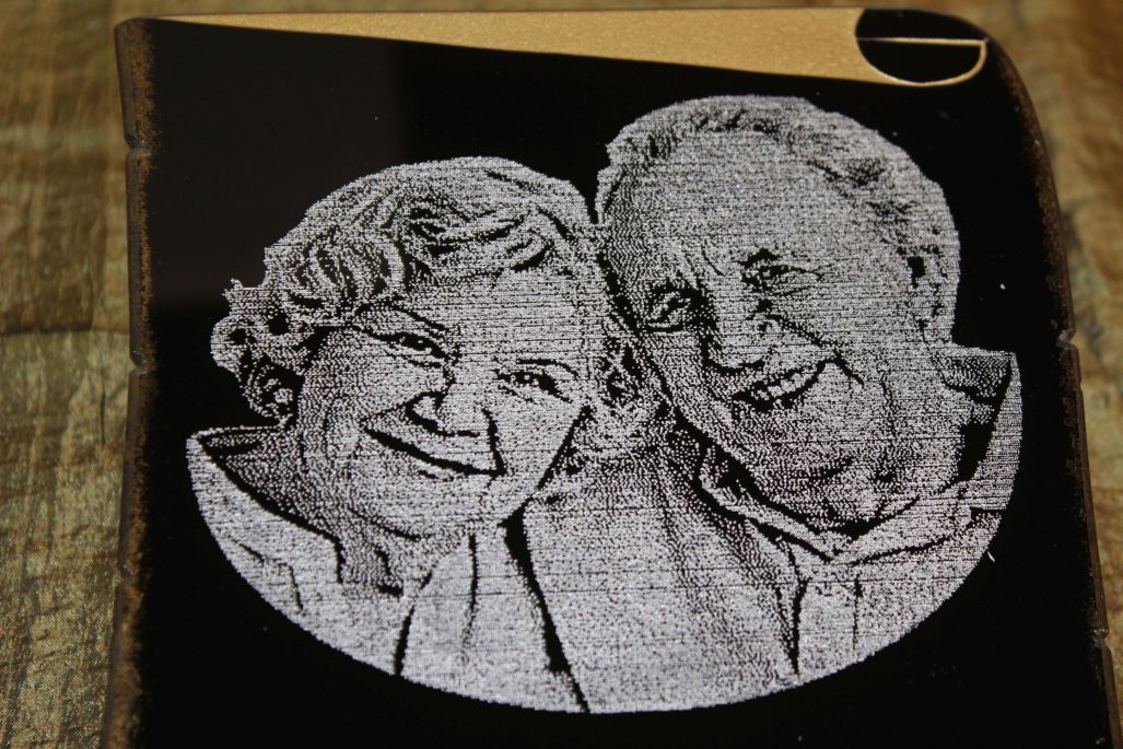 Grawerowany pergamin ze zdjęciem i dedykacją dla mamy, taty, babci, dziadka, dziadkow, na grób. Grawer własnego napisu 